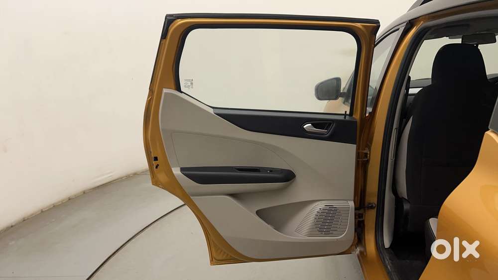 Renault Triber 1.0 Rxz Dual Tone, 2022, Petrol