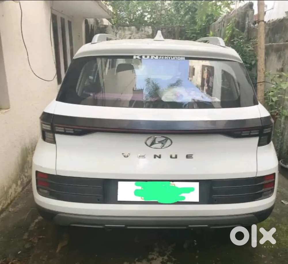 Hyundai Venue 2022 Petrol 230000 Km Driven