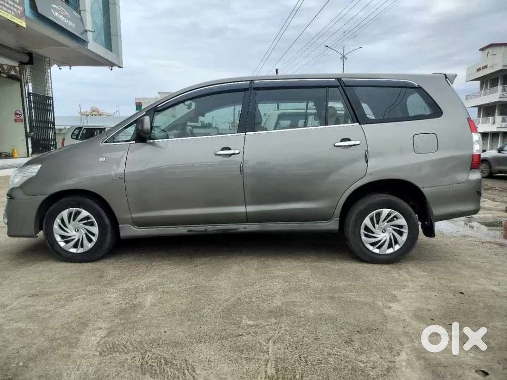 Toyota Innova 2.5 G (diesel) 8 Seater Bs Iv, 2016, Diesel