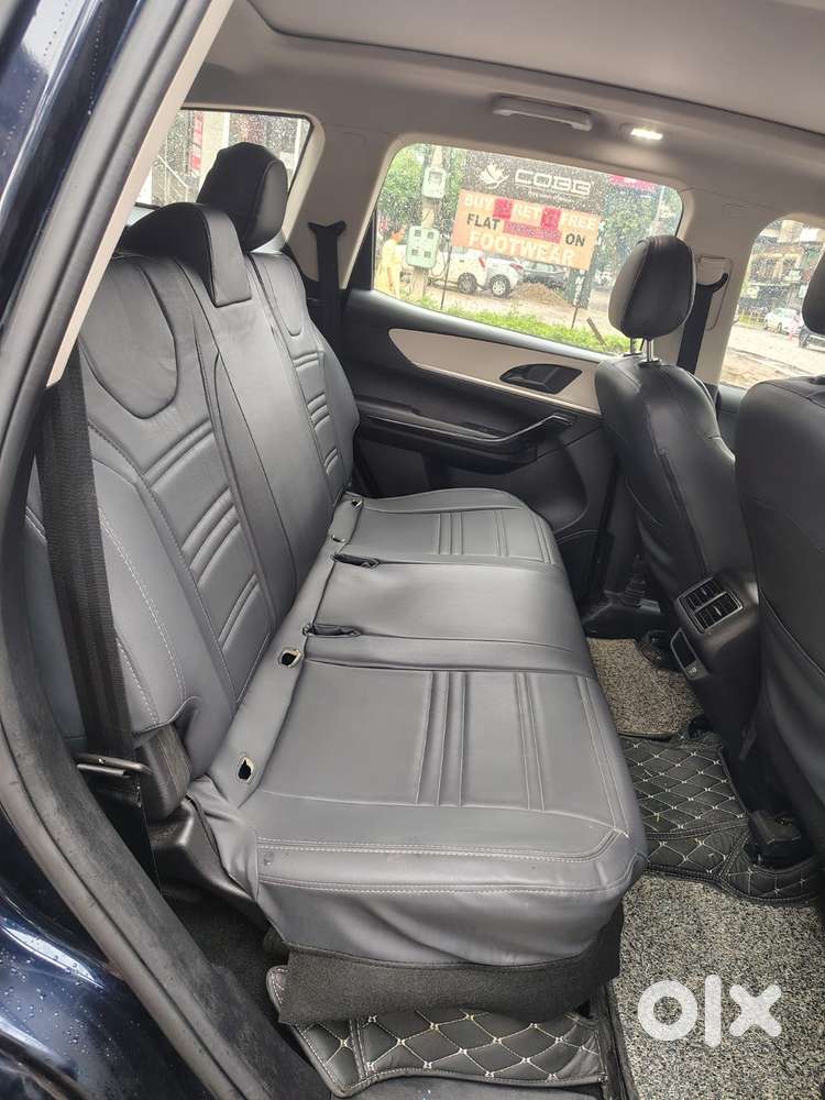 Mahindra Xuv700 2.0 Ax 5 Petrol Mt Str, 2022, Petrol