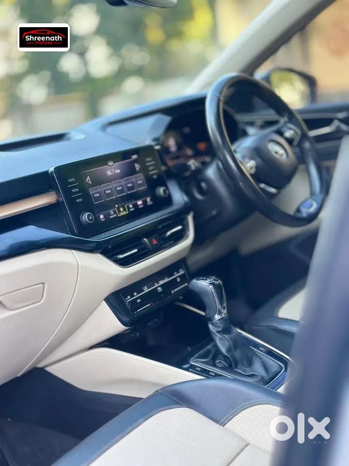 Skoda Slavia Style 1.0l Tsi At, 2023, Petrol