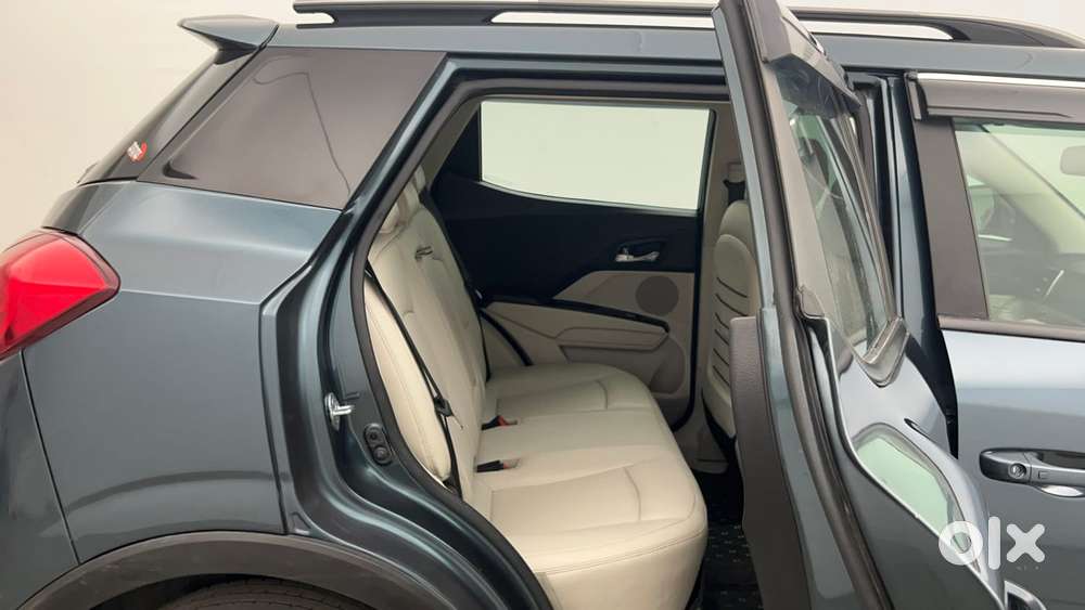 Mahindra Xuv300 1.2 W8 (o) Amt Petrol, 2024, Petrol