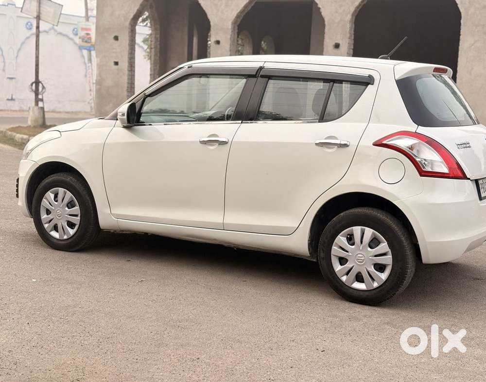Maruti Suzuki Swift Vxi Optional, 2016, Petrol
