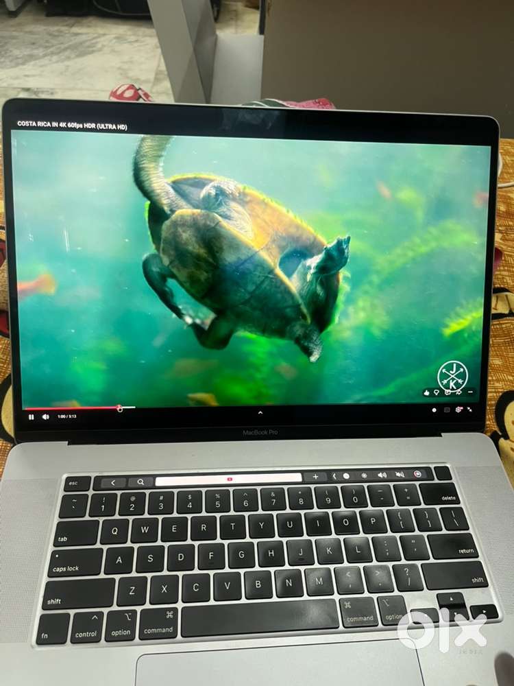 Macbook pro i7 with touchbar