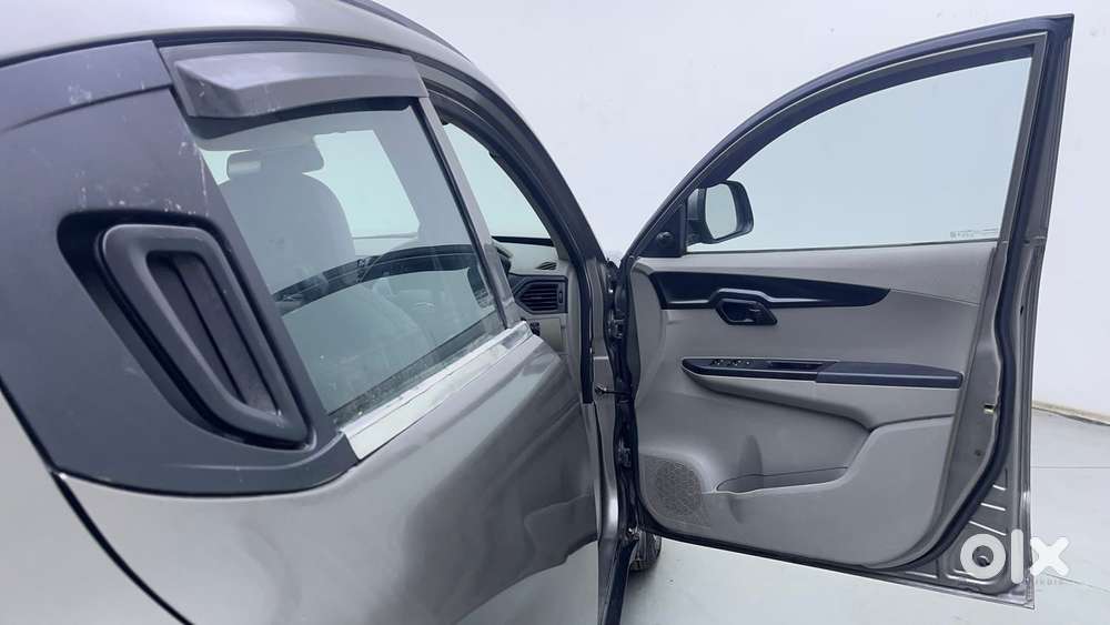 Mahindra Kuv 100 Mfalcon G80 K4, 2016, Petrol