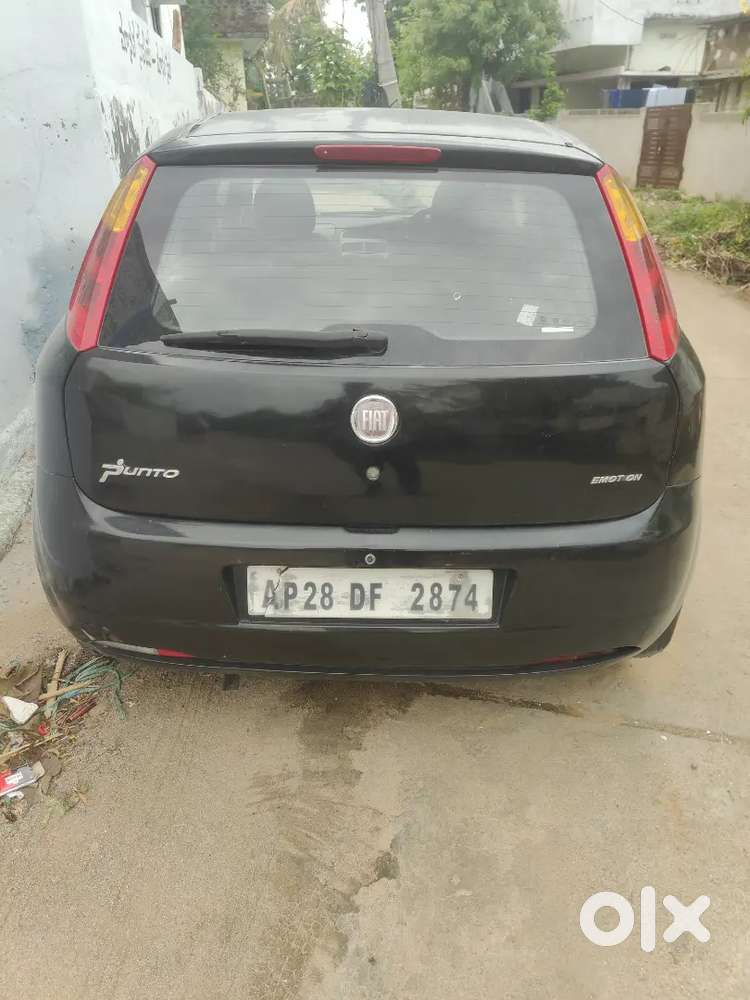 Fiat Grande Punto 2011 Petrol 80000 Km Driven