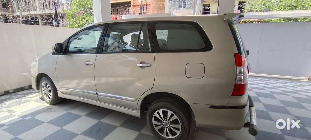 Toyota Innova 2.5 Vx 8 Str Bs-iii, 2015, Diesel