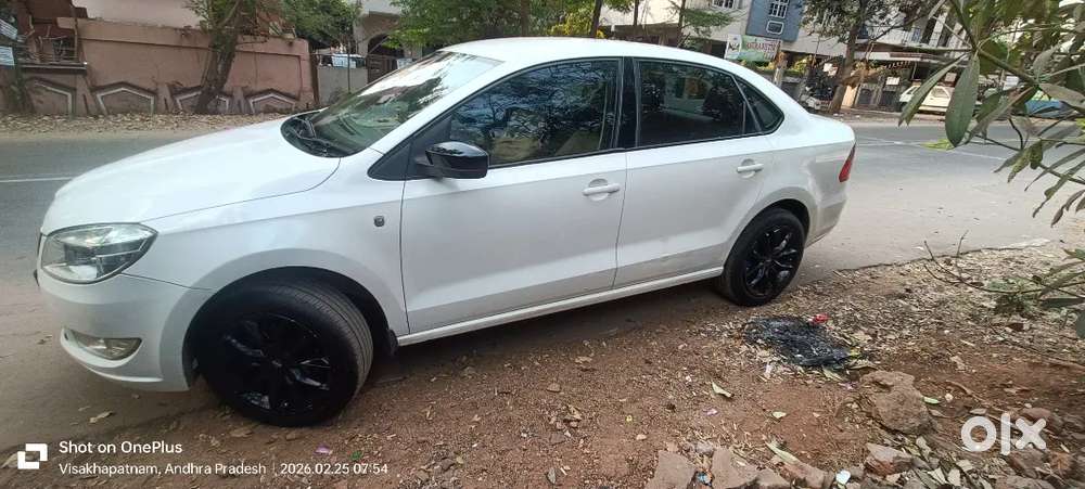 Skoda Rapid Elegance 2012 Diesel Manual