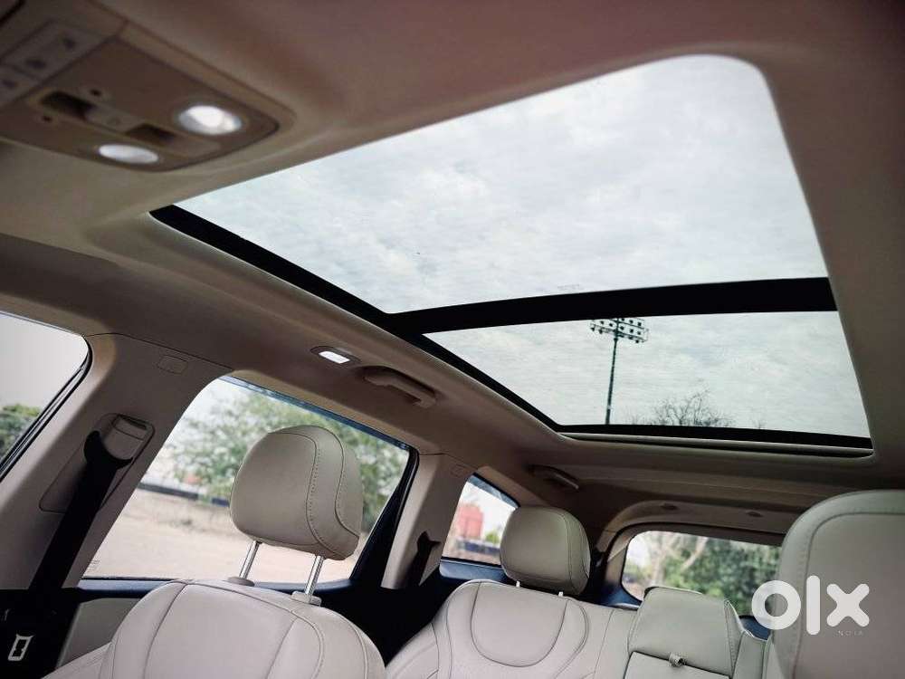 Mahindra Xuv700 2.0 Ax 7 Petrol At Str, 2024, Petrol