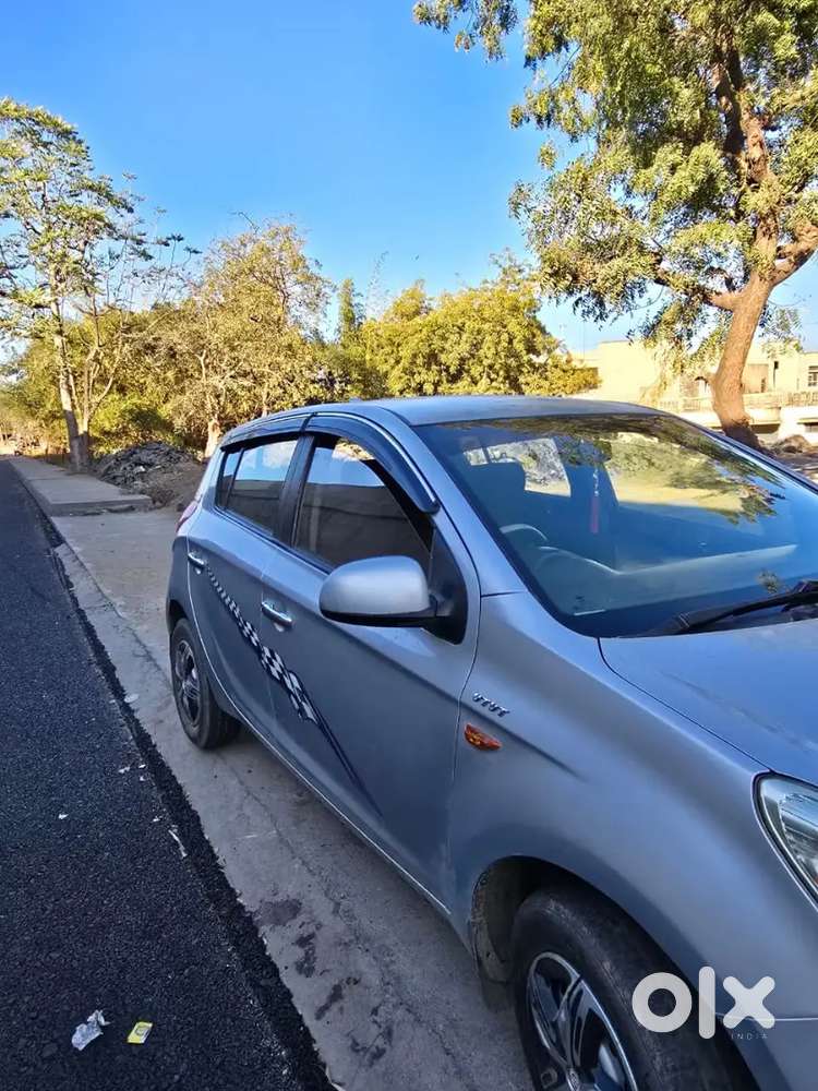 Hyundai I20 2010 Cng & Hybrids 120000 Km Driven