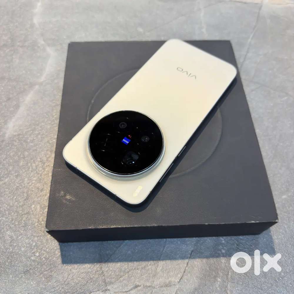 Vivo x300 pro dune gold superb condition with bill box all accessories