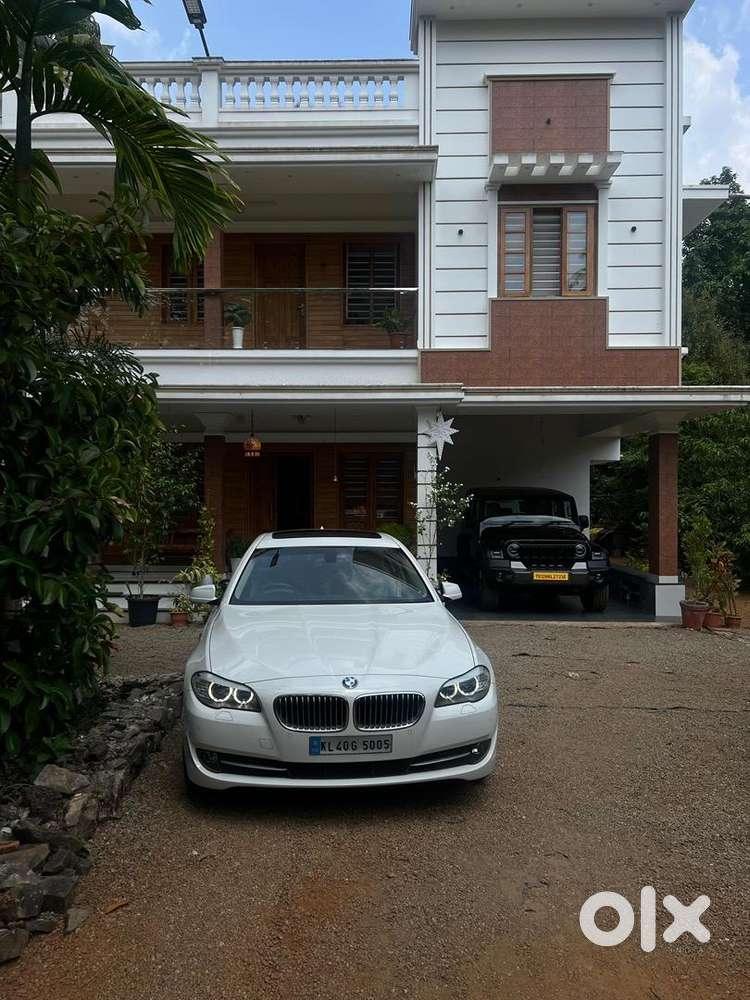 Bmw 5 Series Luxury Line And Thar Roxx Ax5 Luxuary For Rentals With Dr