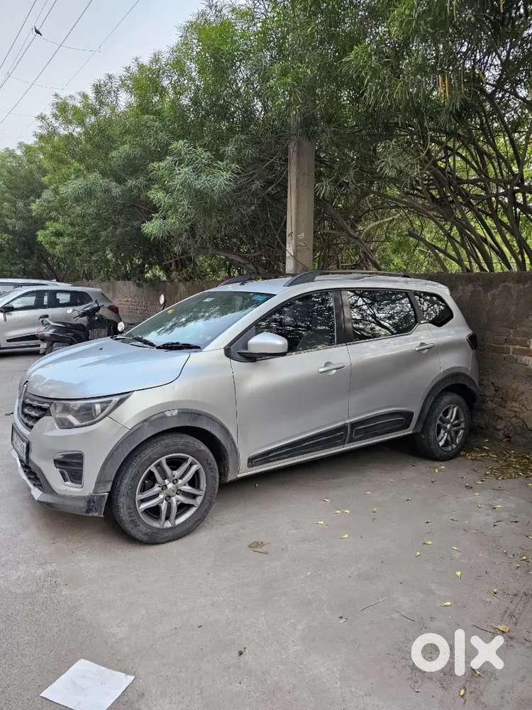 Triber Top Model Rxz - Amt (family Car)