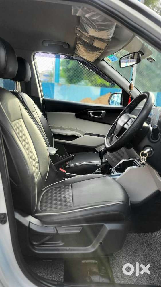 Kia Carens Clavis, 2025, Petrol