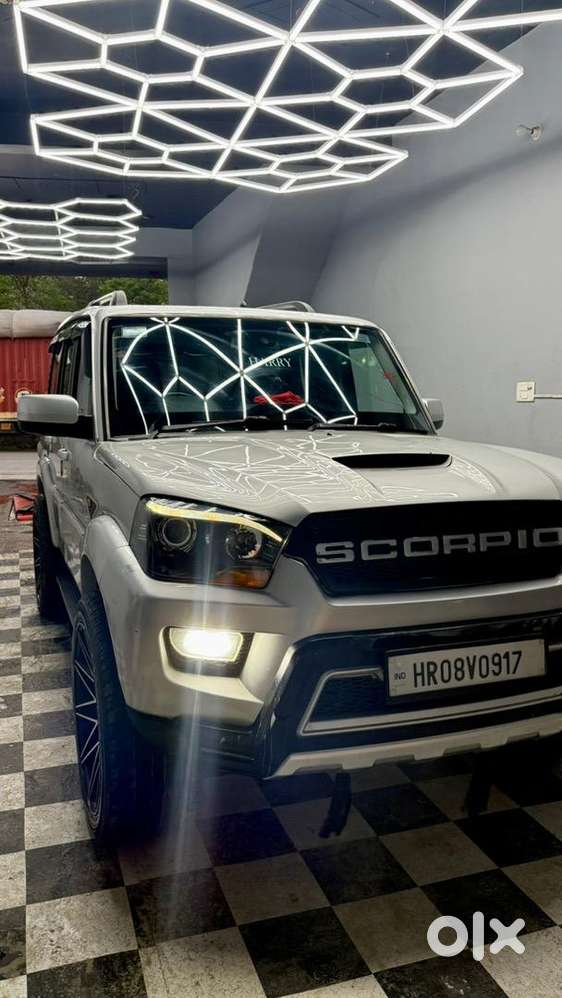 Mahindra Scorpio Classic S10 2016
