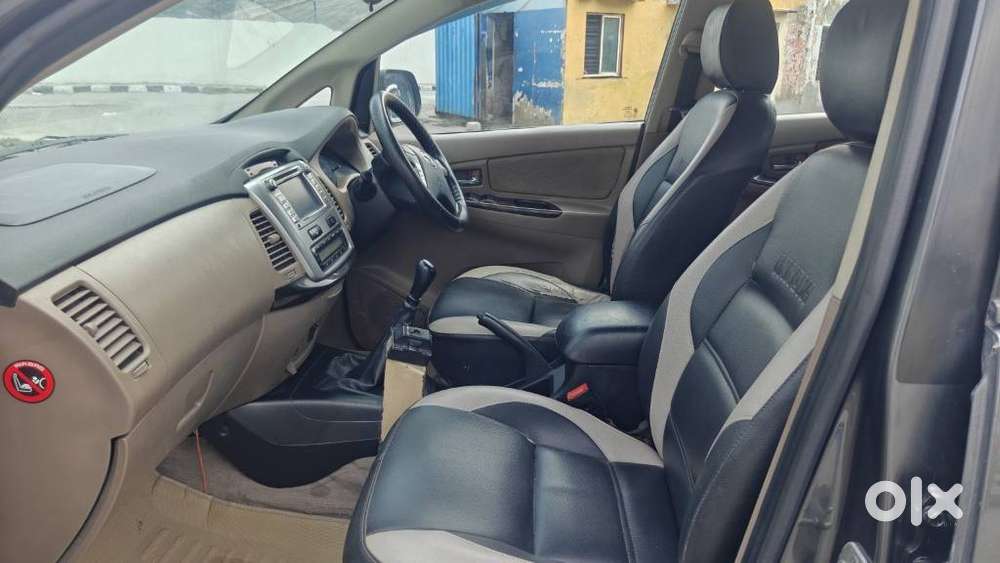 Toyota Innova 2.5 Vx 8 Str Bs-iii, 2015, Diesel
