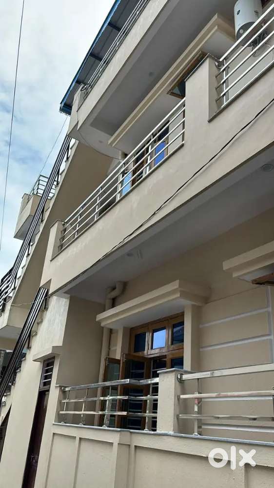 PG FOR SALE NEAR GRAPHIC ERA UNIVERSITY For Sale Houses & Apartments