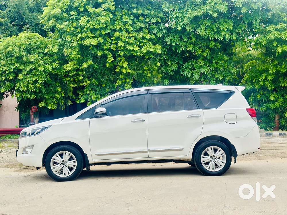 Toyota Innova Crysta 2.8 Zx At 7 Seater, 2017, Diesel