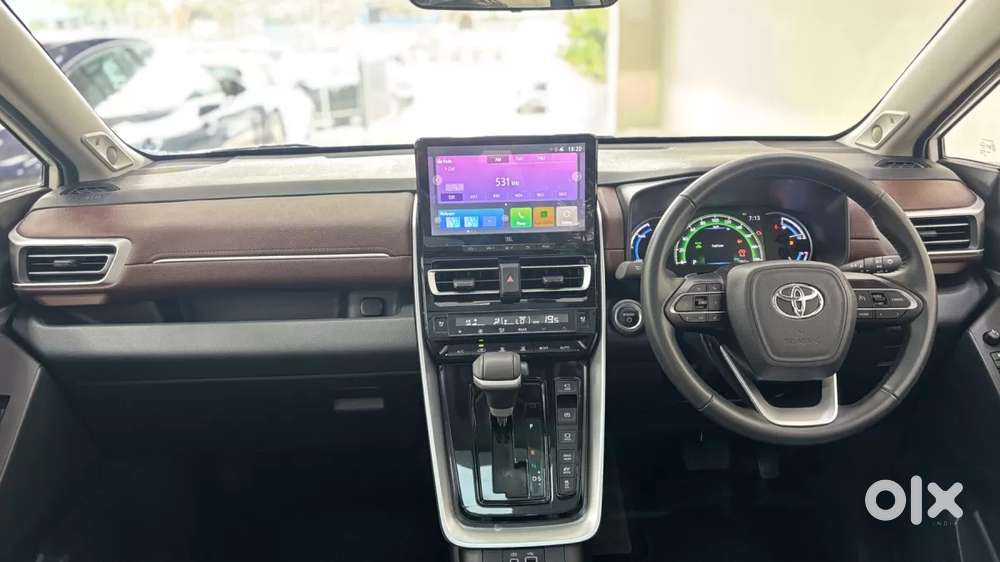 Toyota Innova Hycross, 2025, Petrol