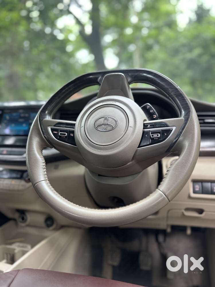 Toyota Rumion V Mt, 2025, Petrol