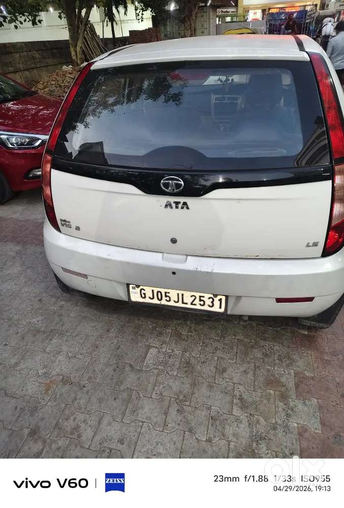 गाड़ी फर्स्ट ओनर मालिक है कोई प्रॉब्लम नहीं है
