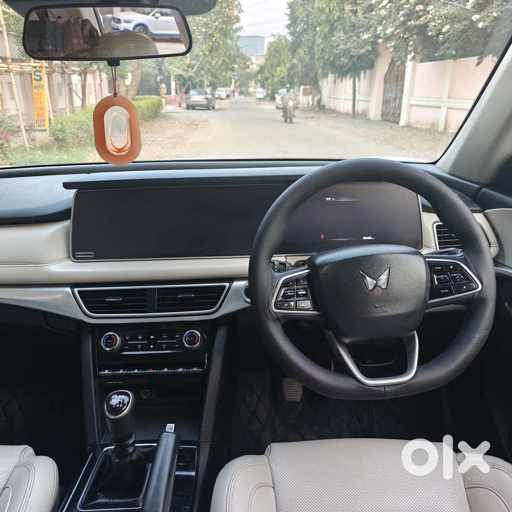 Mahindra Xuv700 2.2 Ax 7 Diesel Mt Luxury Pack Str, 2022, Diesel