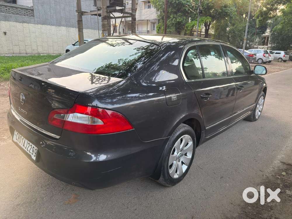 Skoda New Superb, 2011, Petrol