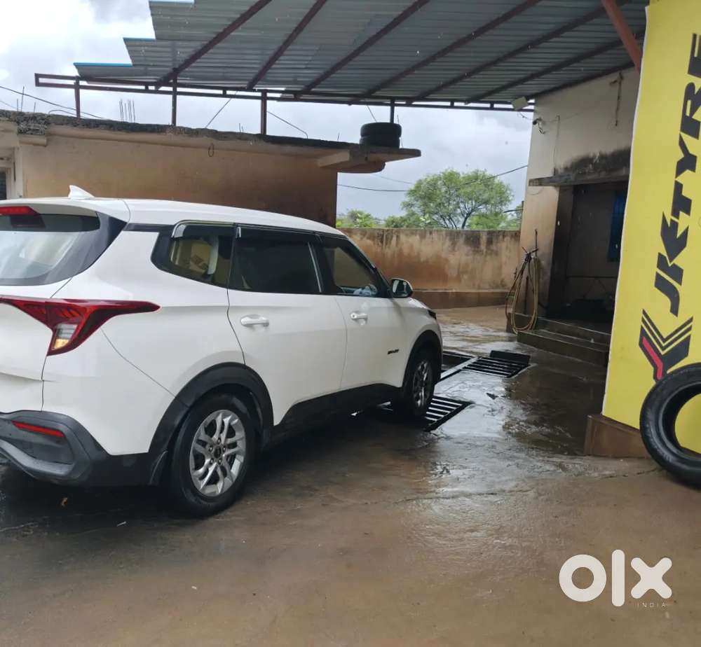 Single-hand Highway-driven Jan 2025 Kia Carens Gravity 1.5l Diesel.