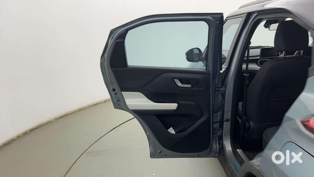 Tata Punch 1.2 Revotron Creative Amt Dual Tone, 2023, Petrol
