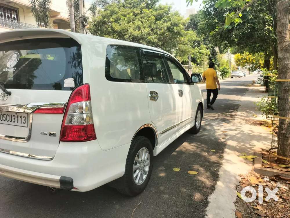 Toyota Innova 2014 V