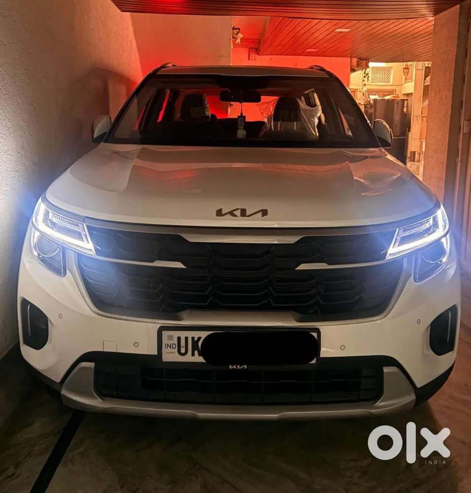 Kia Seltos Htk(o) Next To Showroom , Panaromic Sunroof