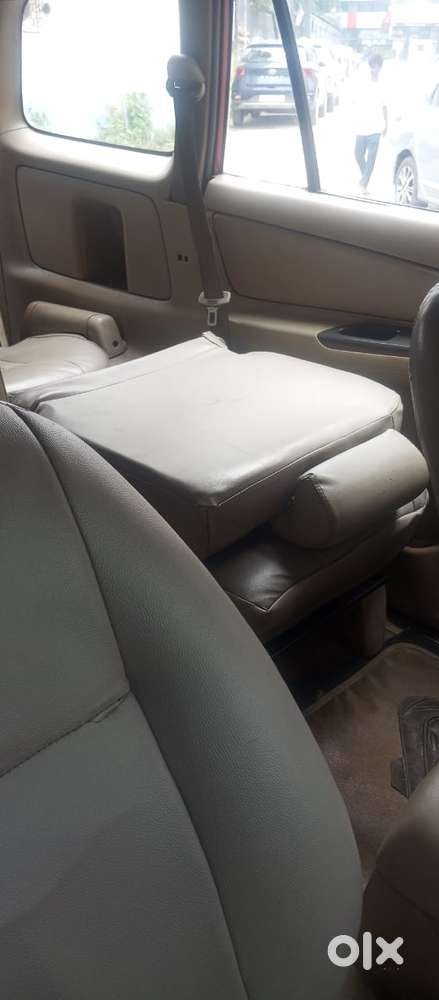 Toyota Innova 2.5 V Diesel 8-seater, 2008, Diesel