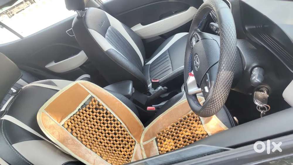 Hyundai Venue 2025 Petrol 7500 Km Driven