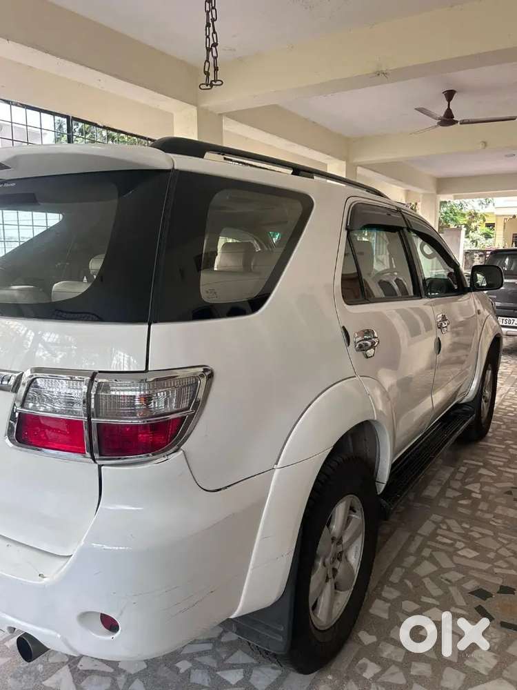 Toyota Fortuner 2011 Diesel 98000 Km Driven