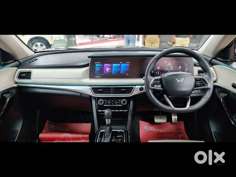 Mahindra Xuv700 2.0 Ax 7 Petrol At Luxury Pack Str, 2023, Petrol
