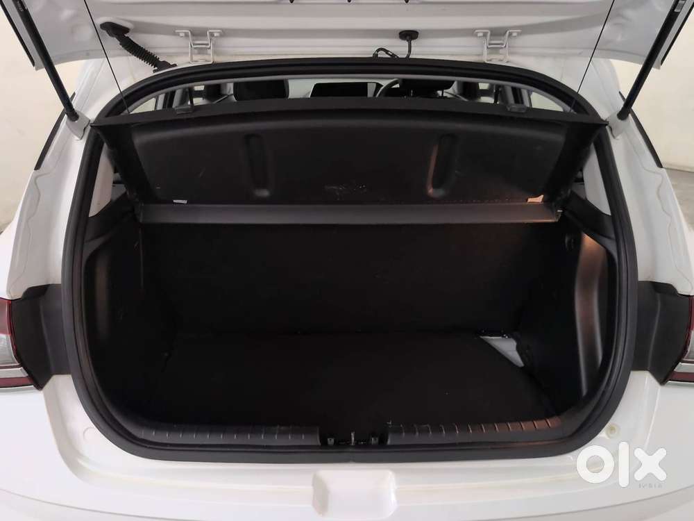 Hyundai New I20 1.2 Asta (o) Mt, 2023, Petrol