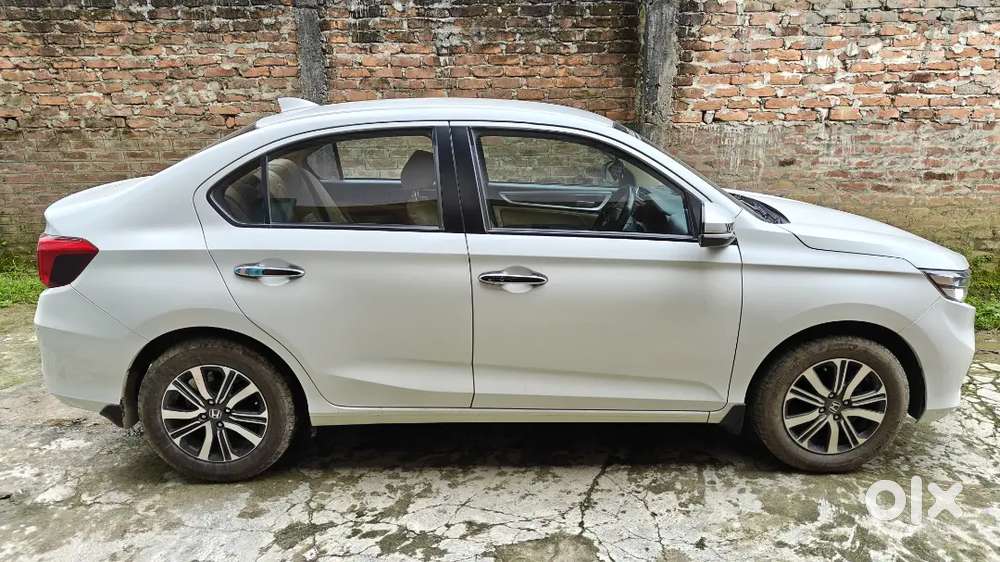 Honda Amaze Genuine Car With Company Record And One Hand Car