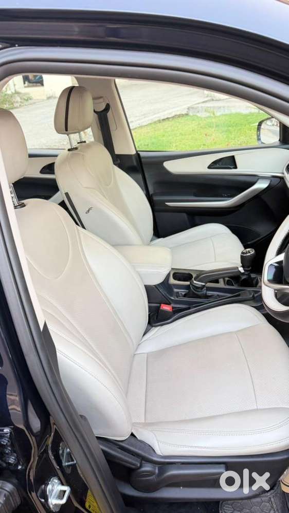 Mahindra Xuv700 2024 Diesel Well Maintained