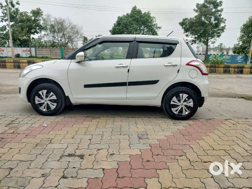 Maruti Suzuki Swift Vxi + Manual, 2014, Petrol