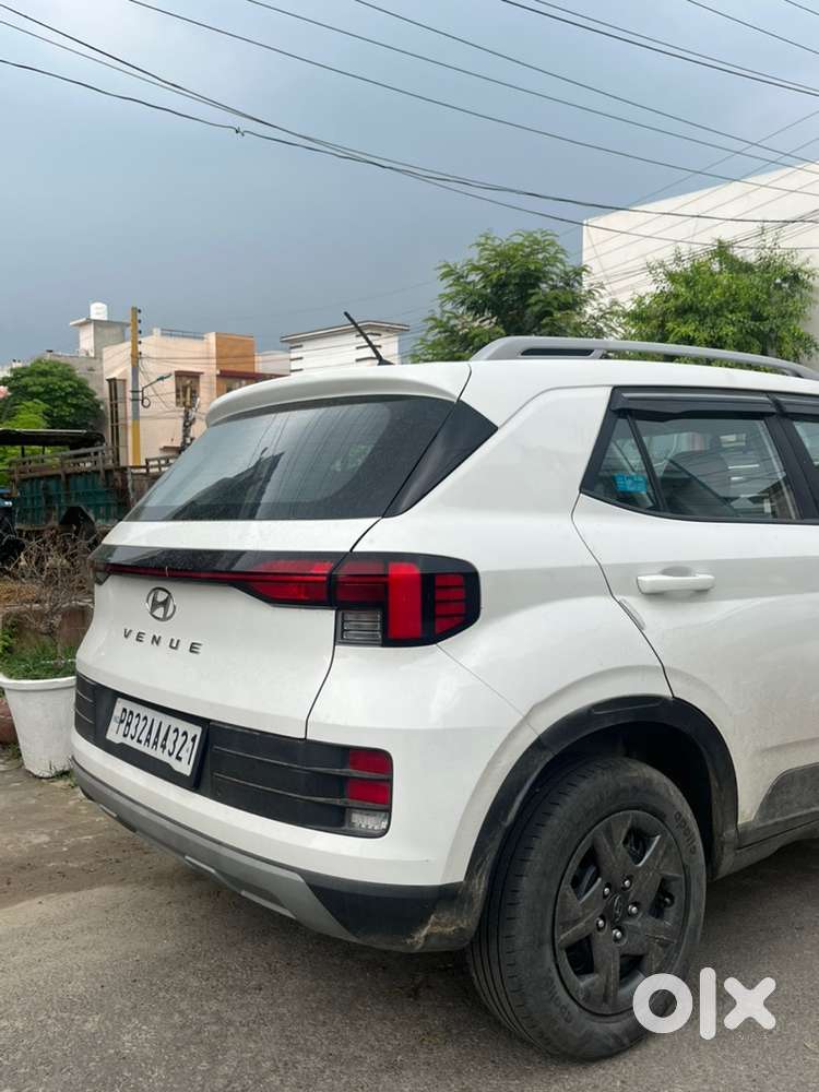Hyundai Venue 2020 Petrol Well Maintained
