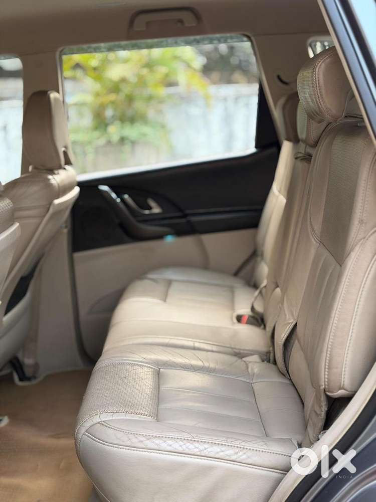 Mahindra Xuv500 W8 New Shape 2016 Model 2nd Owner