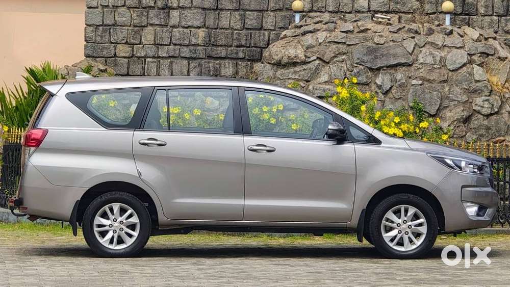 Toyota Innova Crysta 2.4 G Mt, 2023, Diesel