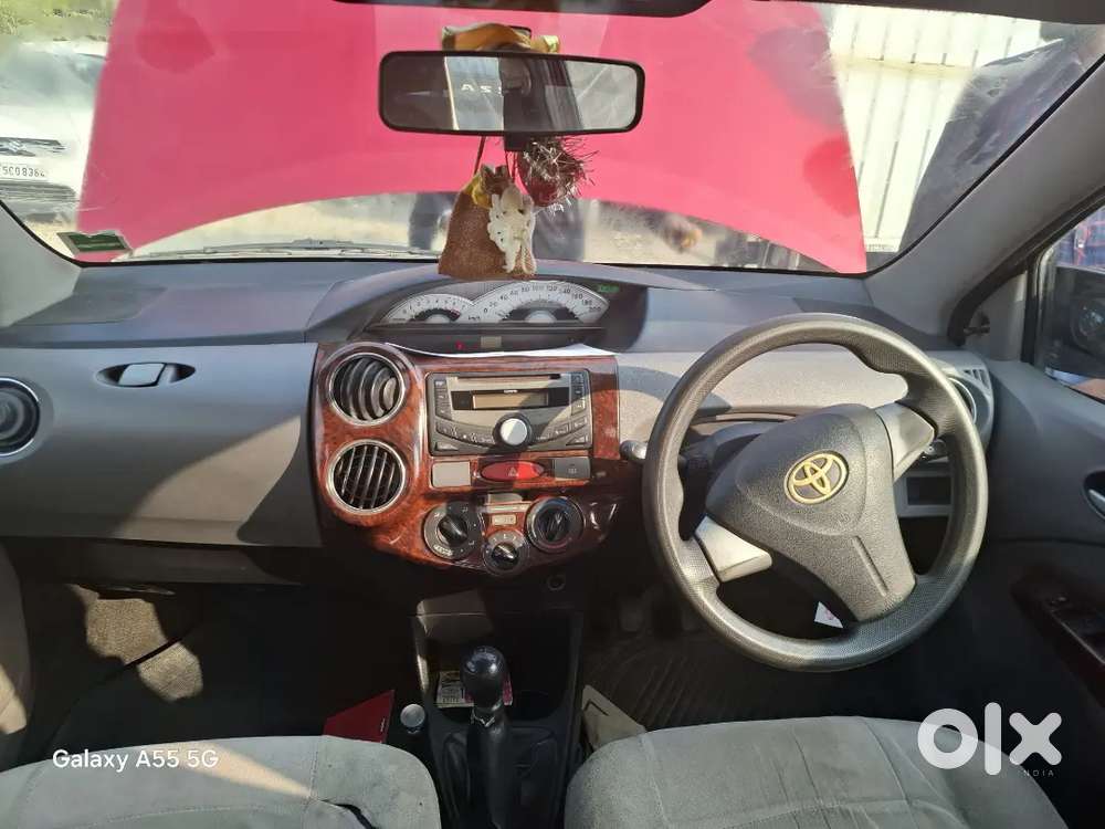 Toyota Etios Liva 2011 Petrol Dual Tone