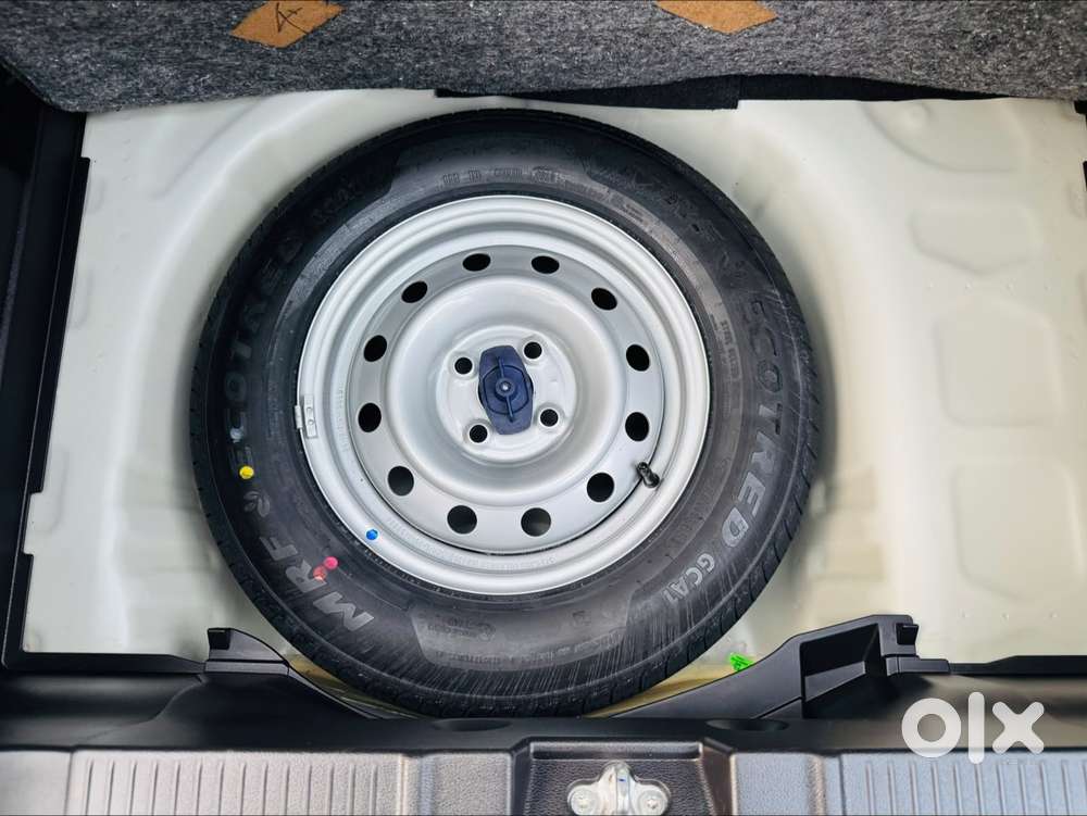 Maruti Suzuki Swift Lxi Optional-o, 2025, Petrol