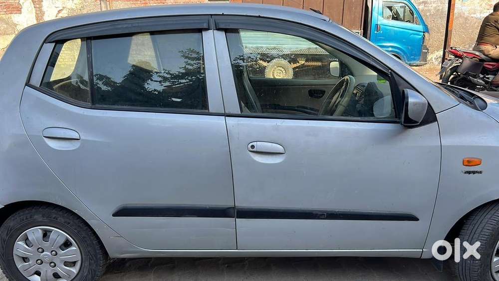 Hyundai I10 2010 Petrol Good Condition Front Ke Shishe Par Line Hain