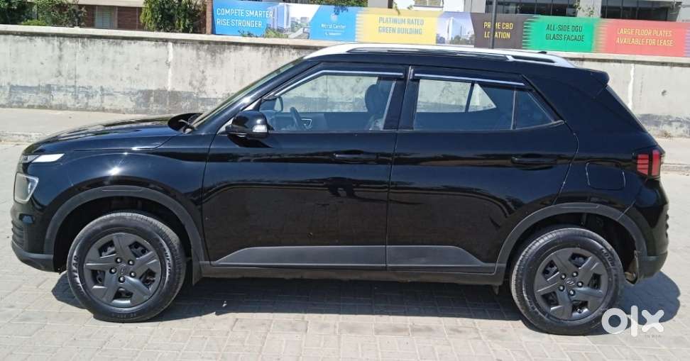 Hyundai Venue 1.2 S (o), 2024, Petrol