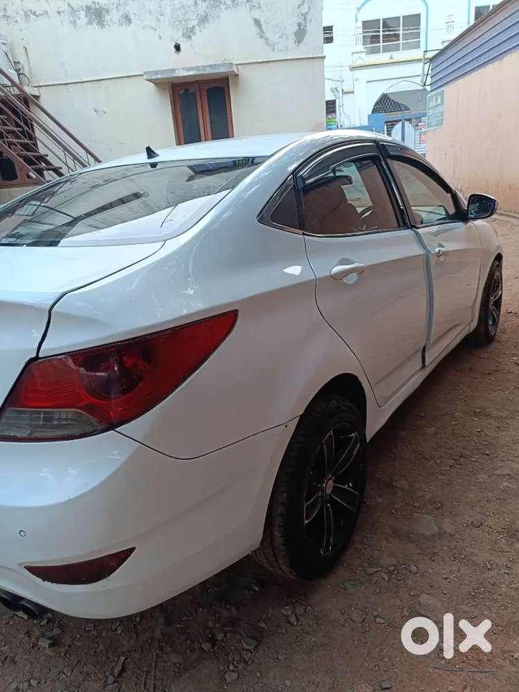 Hyundai Fluidic Verna
