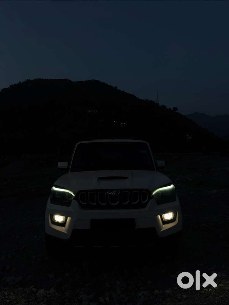 Mahindra Scorpio S10