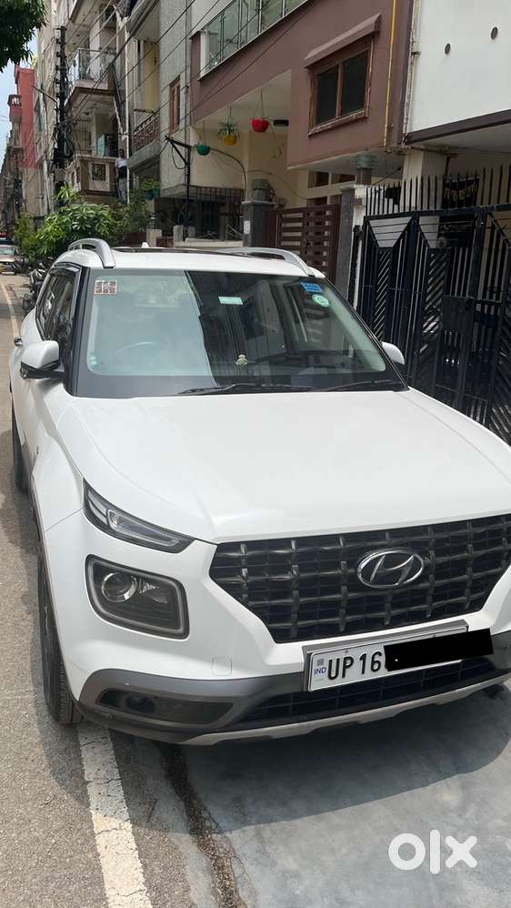 Hyundai Venue Petrol 2019 (automatic With Sun-roof)