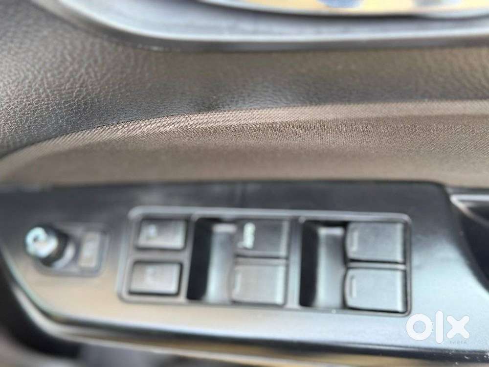 Maruti Suzuki Swift Vxi Optional, 2016, Petrol